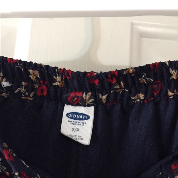 ❤️4for$20! Old Navy Floral Navy Skirt Size Small - Picture 2 of 3